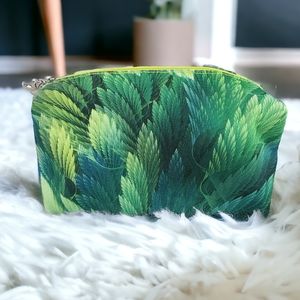 Tropical Leaf Canvas Green Cosmetic Bag (NWOT)